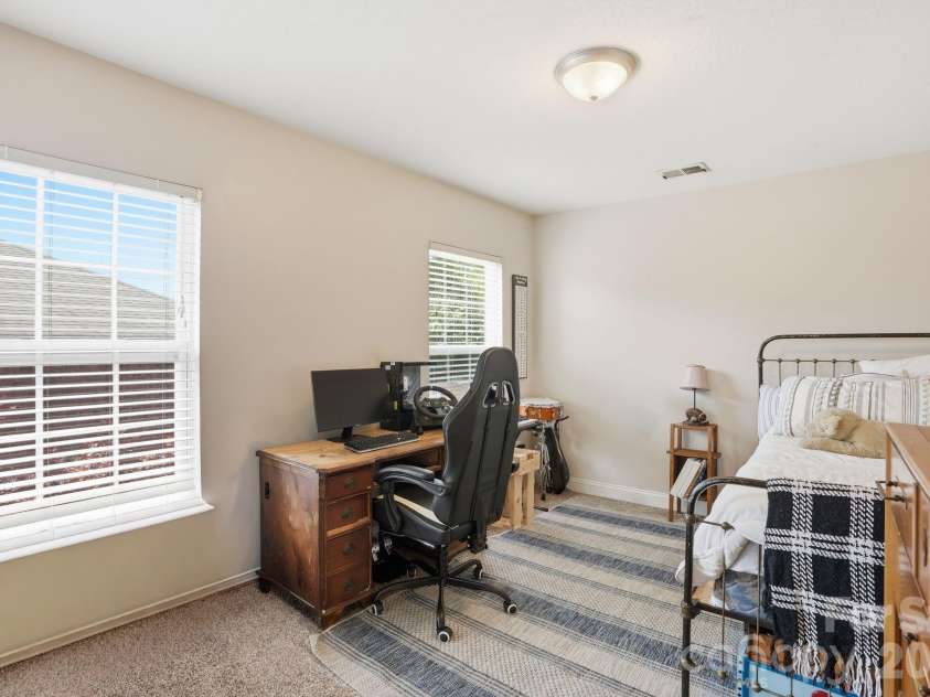 2509 Glyncastle Way, Gastonia, NC 28056.  MLS# CAR4399747, YatesRealty ID 34828. 