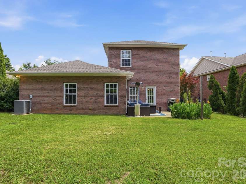 2509 Glyncastle Way, Gastonia, NC 28056.  MLS# CAR4399747, YatesRealty ID 34828. 