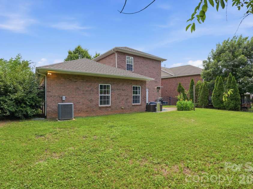 2509 Glyncastle Way, Gastonia, NC 28056.  MLS# CAR4399747, YatesRealty ID 34828. 