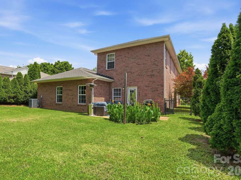 2509 Glyncastle Way, Gastonia, NC 28056.  MLS# CAR4399747, YatesRealty ID 34828. 
