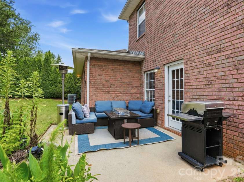 2509 Glyncastle Way, Gastonia, NC 28056.  MLS# CAR4399747, YatesRealty ID 34828. 