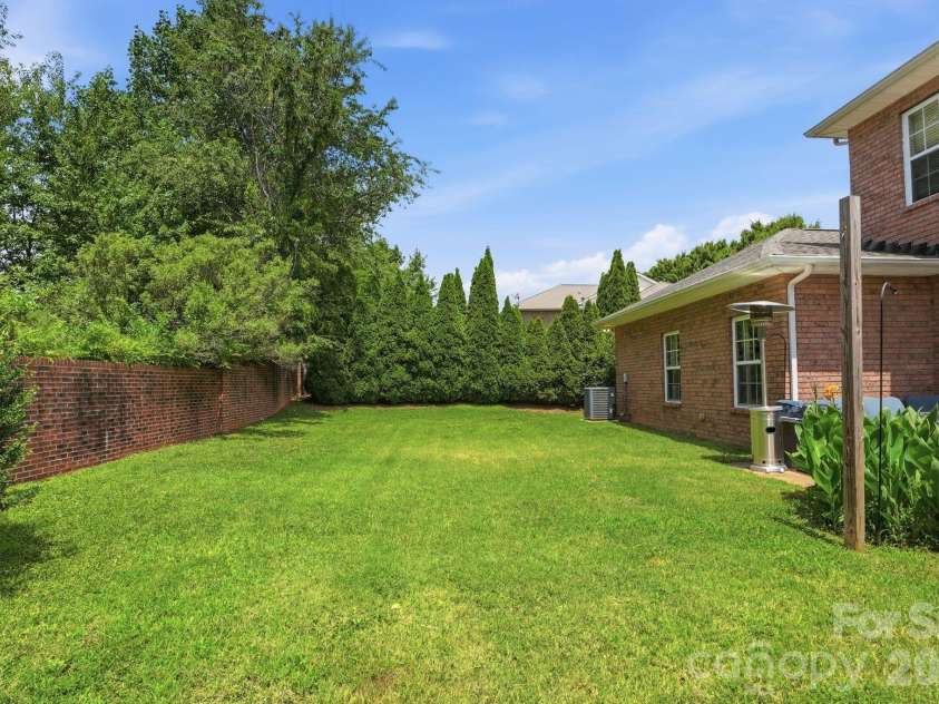2509 Glyncastle Way, Gastonia, NC 28056.  MLS# CAR4399747, YatesRealty ID 34828. 