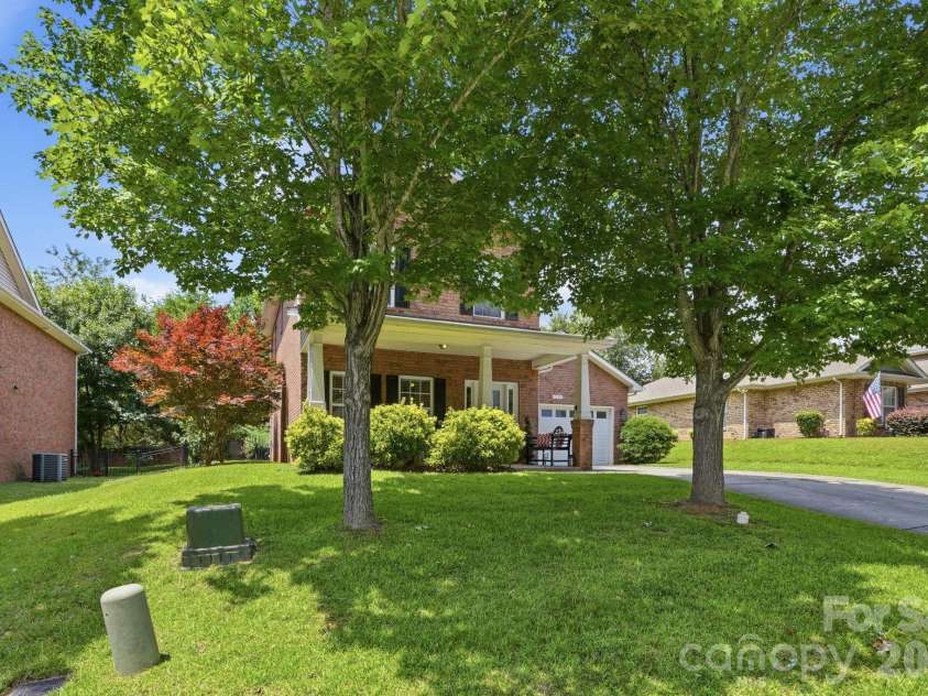 2509 Glyncastle Way, Gastonia, NC 28056.  MLS# CAR4399747, YatesRealty ID 34828. 