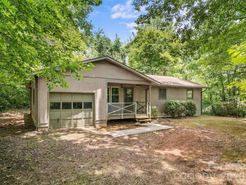 100 Stonewall Avenue, Swannanoa, NC 28778.  MLS# CAR4392544, YatesRealty ID 34829. 