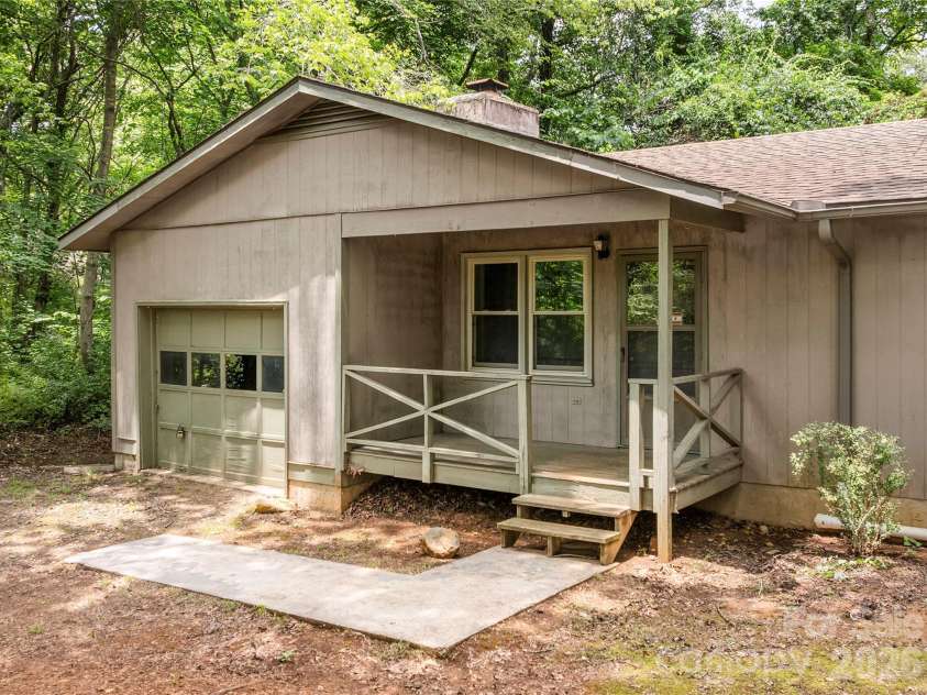 100 Stonewall Avenue, Swannanoa, NC 28778.  MLS# CAR4392544, YatesRealty ID 34829. 