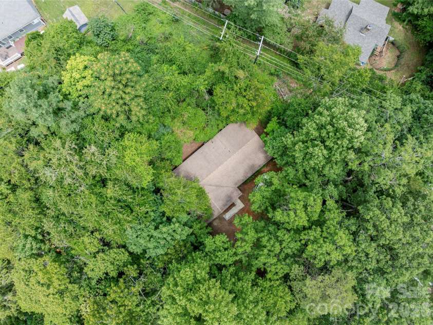 100 Stonewall Avenue, Swannanoa, NC 28778.  MLS# CAR4392544, YatesRealty ID 34829. 