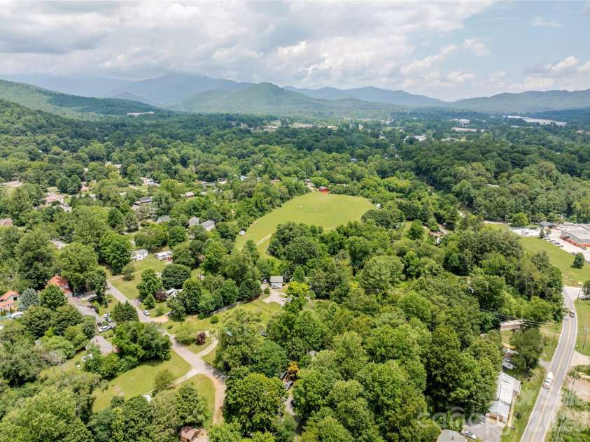 100 Stonewall Avenue, Swannanoa, NC 28778.  MLS# CAR4392544, YatesRealty ID 34829. 