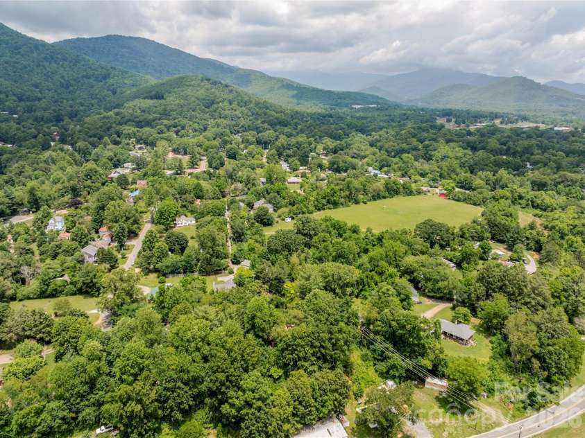 100 Stonewall Avenue, Swannanoa, NC 28778.  MLS# CAR4392544, YatesRealty ID 34829. 