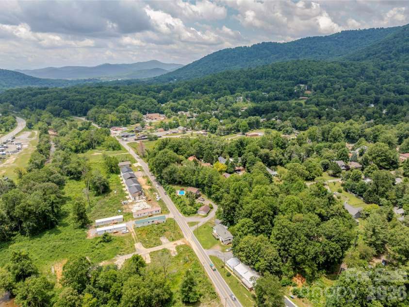 100 Stonewall Avenue, Swannanoa, NC 28778.  MLS# CAR4392544, YatesRealty ID 34829. 