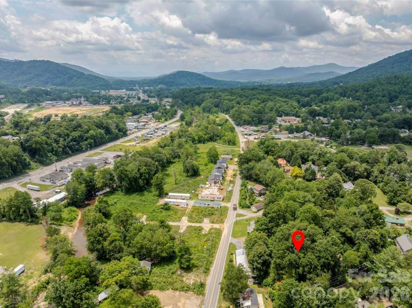 100 Stonewall Avenue, Swannanoa, NC 28778.  MLS# CAR4392544, YatesRealty ID 34829. 