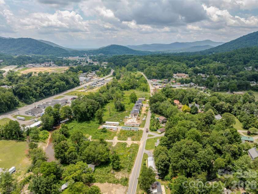 100 Stonewall Avenue, Swannanoa, NC 28778.  MLS# CAR4392544, YatesRealty ID 34829. 
