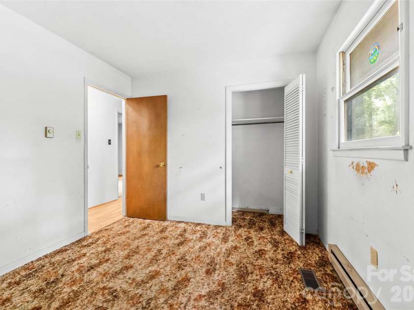 100 Stonewall Avenue, Swannanoa, NC 28778.  MLS# CAR4392544, YatesRealty ID 34829. 
