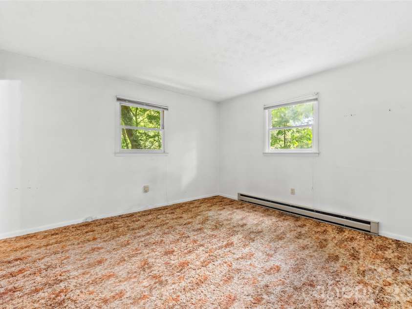 100 Stonewall Avenue, Swannanoa, NC 28778.  MLS# CAR4392544, YatesRealty ID 34829. 