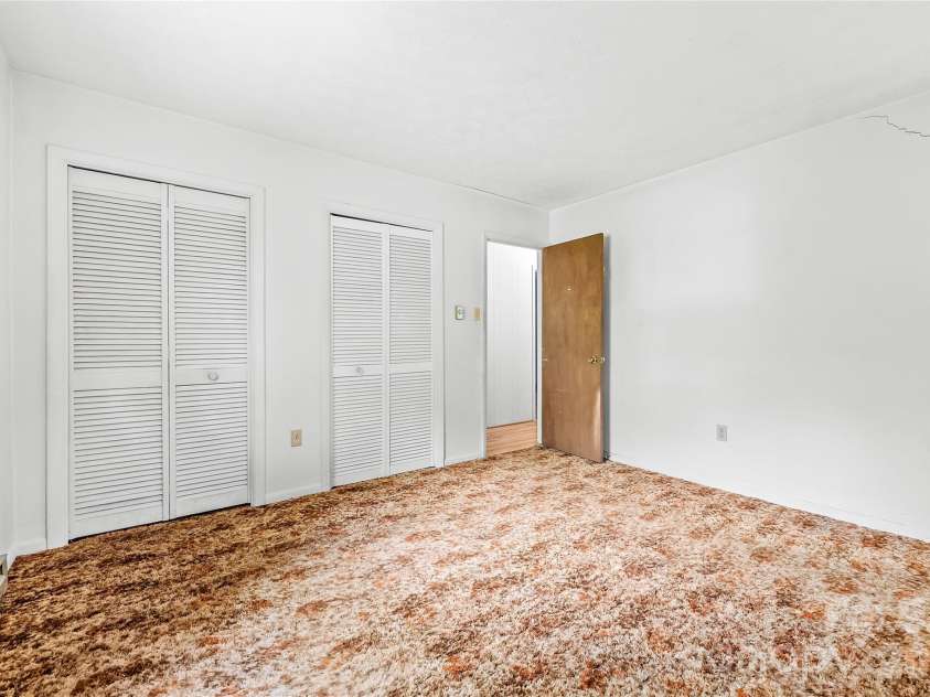 100 Stonewall Avenue, Swannanoa, NC 28778.  MLS# CAR4392544, YatesRealty ID 34829. 