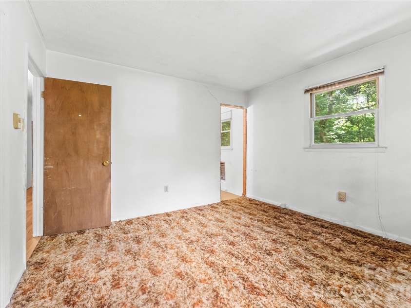 100 Stonewall Avenue, Swannanoa, NC 28778.  MLS# CAR4392544, YatesRealty ID 34829. 