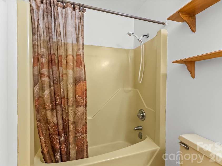 100 Stonewall Avenue, Swannanoa, NC 28778.  MLS# CAR4392544, YatesRealty ID 34829. 