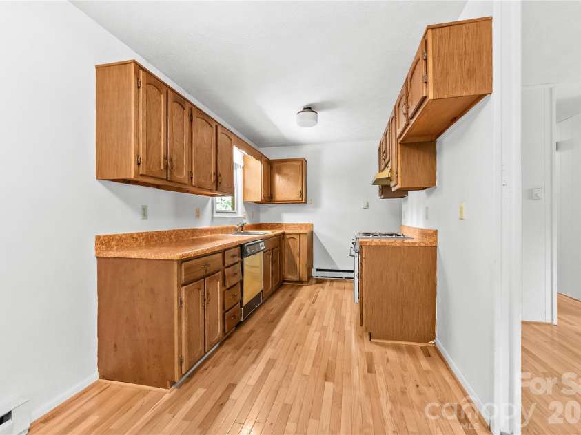 100 Stonewall Avenue, Swannanoa, NC 28778.  MLS# CAR4392544, YatesRealty ID 34829. 