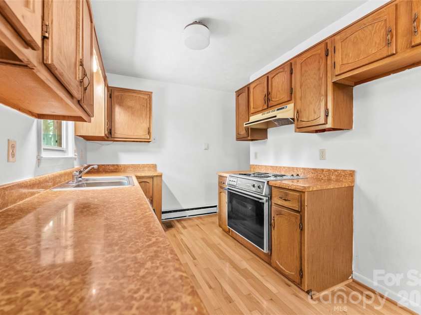 100 Stonewall Avenue, Swannanoa, NC 28778.  MLS# CAR4392544, YatesRealty ID 34829. 