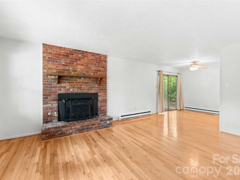 100 Stonewall Avenue, Swannanoa, NC 28778.  MLS# CAR4392544, YatesRealty ID 34829. 