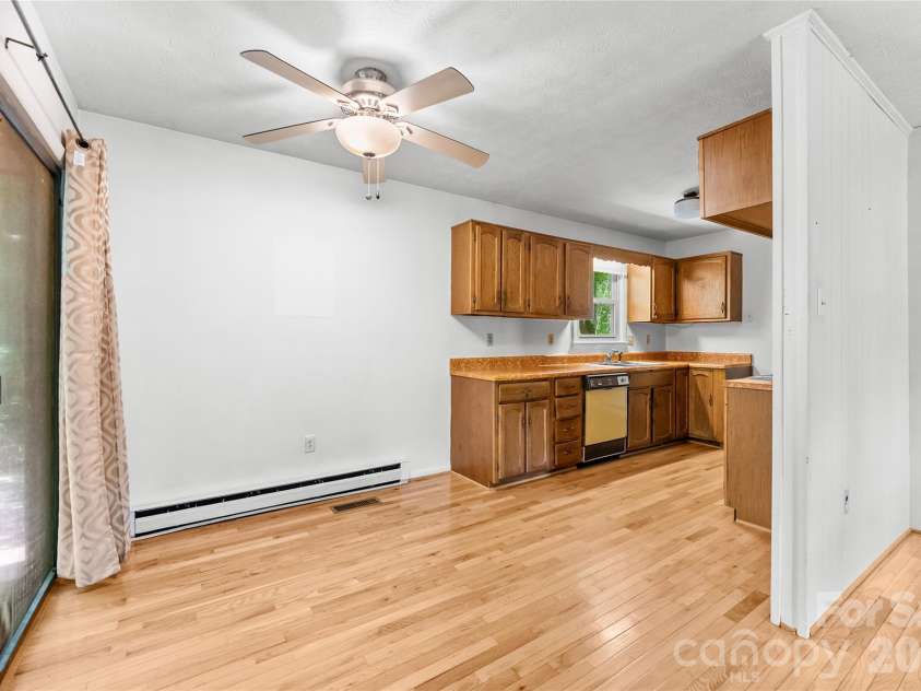 100 Stonewall Avenue, Swannanoa, NC 28778.  MLS# CAR4392544, YatesRealty ID 34829. 