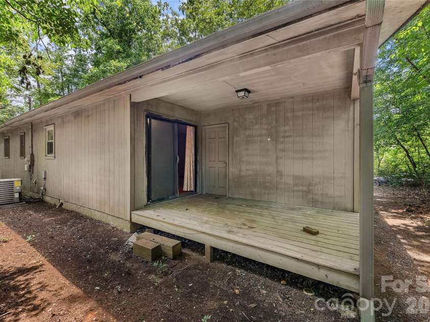 100 Stonewall Avenue, Swannanoa, NC 28778.  MLS# CAR4392544, YatesRealty ID 34829. 