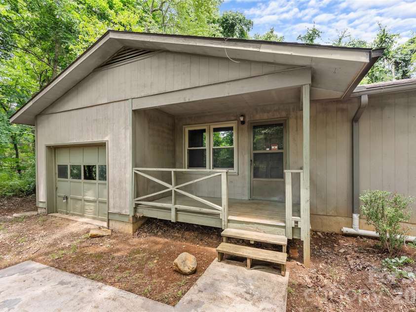 100 Stonewall Avenue, Swannanoa, NC 28778.  MLS# CAR4392544, YatesRealty ID 34829. 