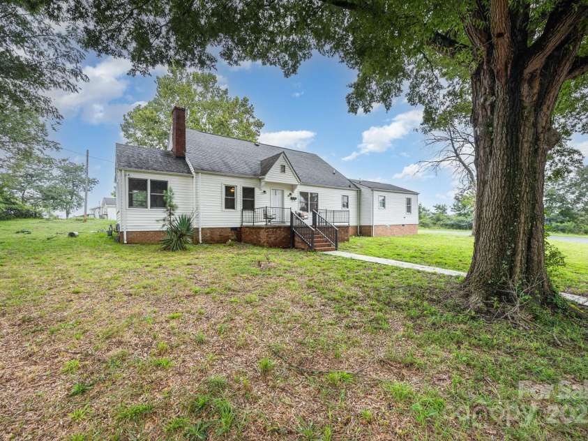 593 Washington Lane, Albemarle, NC 28001.  MLS# CAR4292494, YatesRealty ID 34829. 