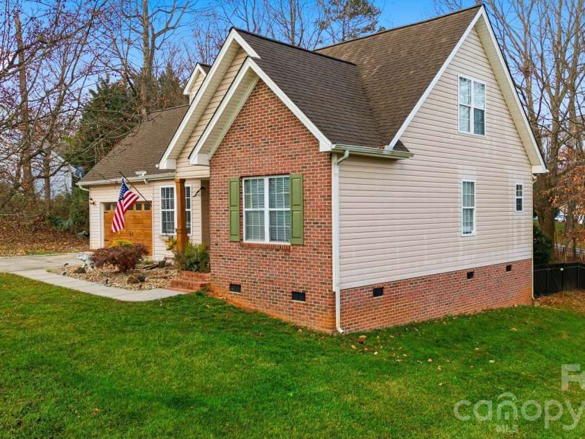 122 Valley Glen Drive, Troutman, NC 28166.  MLS# CAR4328688, YatesRealty ID 3483. 