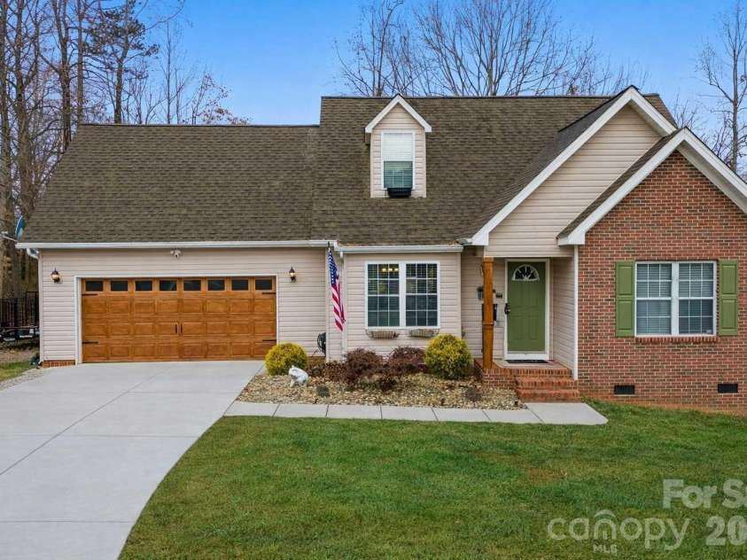 122 Valley Glen Drive, Troutman, NC 28166.  MLS# CAR4328688, YatesRealty ID 3483. 