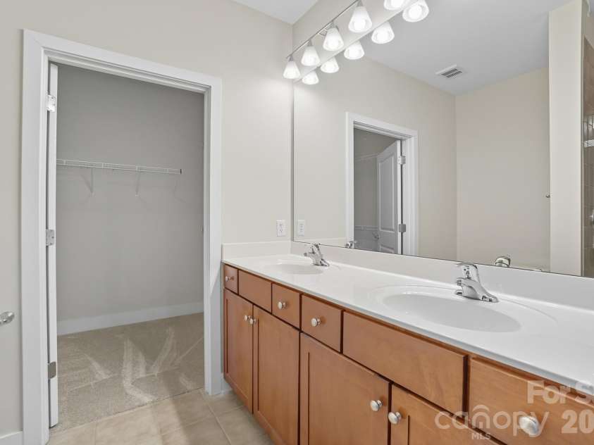 630 Calvert Street, Charlotte, NC 28208.  MLS# CAR4348817, YatesRealty ID 3483. 