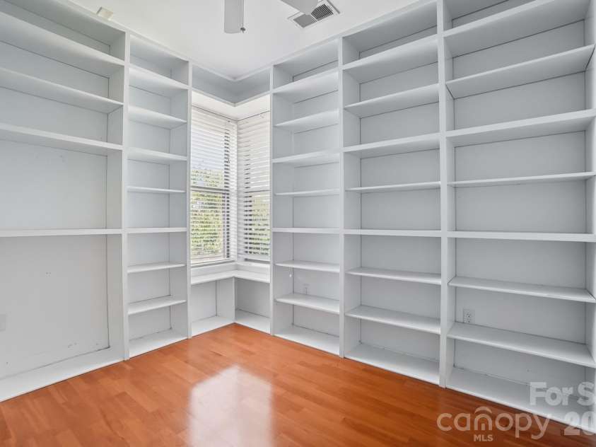 630 Calvert Street, Charlotte, NC 28208.  MLS# CAR4348817, YatesRealty ID 3483. 