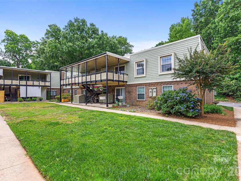 2632 Park Road, Charlotte, NC 28209.  MLS# CAR4389596, YatesRealty ID 34830. 
