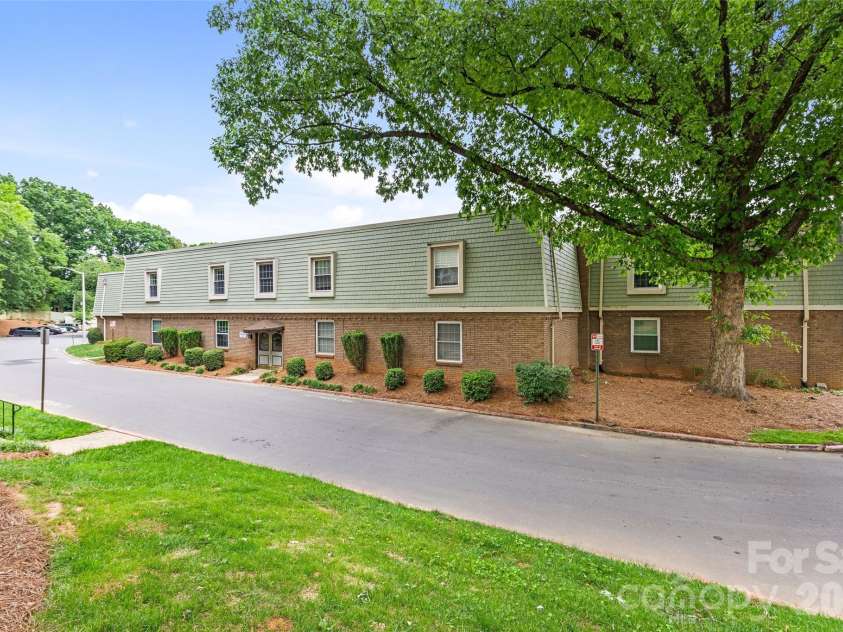 2632 Park Road, Charlotte, NC 28209.  MLS# CAR4389596, YatesRealty ID 34830. 