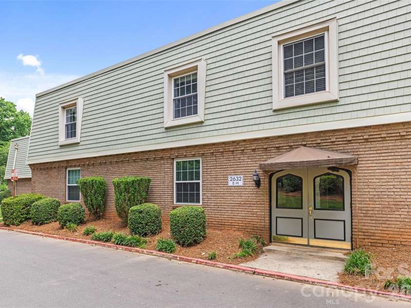 2632 Park Road, Charlotte, NC 28209.  MLS# CAR4389596, YatesRealty ID 34830. 