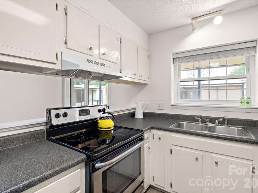 2632 Park Road, Charlotte, NC 28209.  MLS# CAR4389596, YatesRealty ID 34830. 