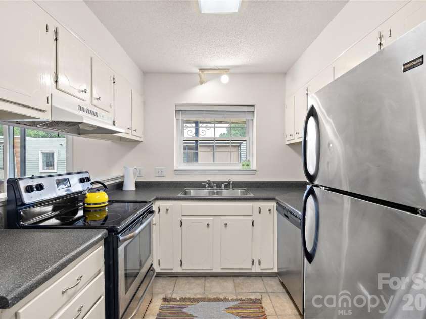 2632 Park Road, Charlotte, NC 28209.  MLS# CAR4389596, YatesRealty ID 34830. 
