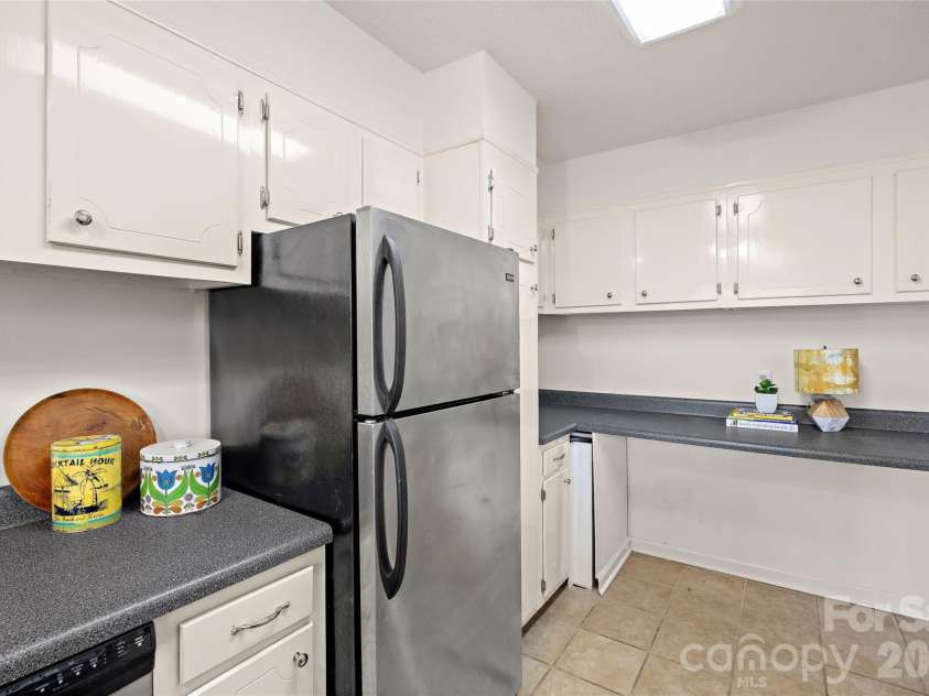 2632 Park Road, Charlotte, NC 28209.  MLS# CAR4389596, YatesRealty ID 34830. 