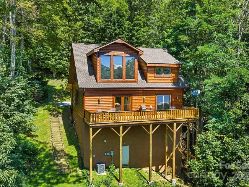 809 Thorncliff Drive, Seven Devils, NC 29604.  MLS# CAR4296255, YatesRealty ID 34830. 