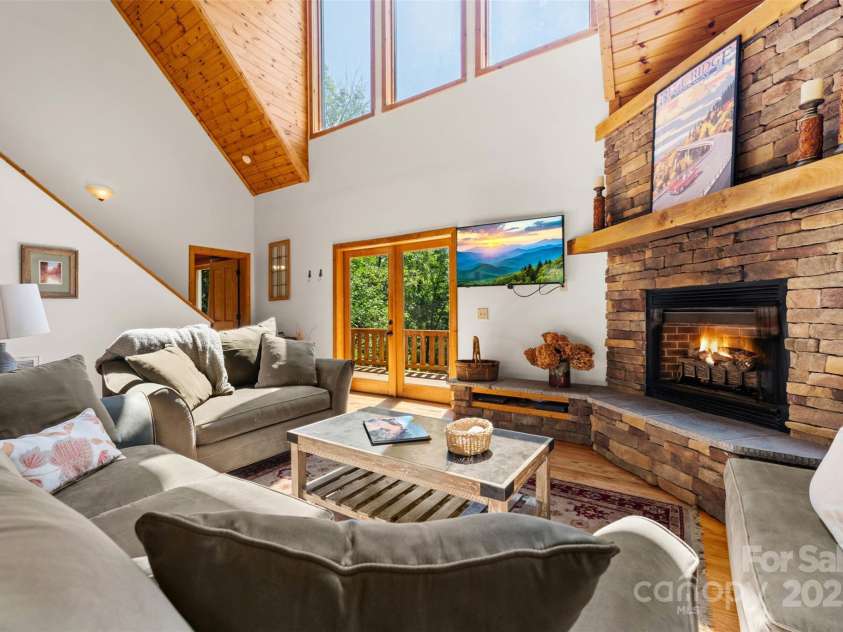 809 Thorncliff Drive, Seven Devils, NC 29604.  MLS# CAR4296255, YatesRealty ID 34830. 