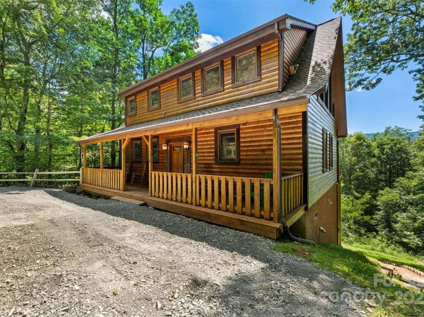 809 Thorncliff Drive, Seven Devils, NC 29604.  MLS# CAR4296255, YatesRealty ID 34830. 