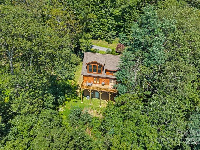 809 Thorncliff Drive, Seven Devils, NC 29604.  MLS# CAR4296255, YatesRealty ID 34830. 