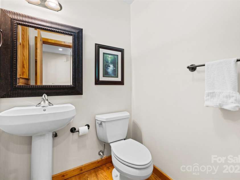 809 Thorncliff Drive, Seven Devils, NC 29604.  MLS# CAR4296255, YatesRealty ID 34830. Half Bath on main floor