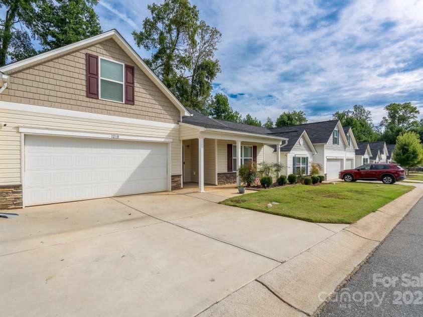 1219 Amberlight Circle, Salisbury, NC 28144.  MLS# CAR4295292, YatesRealty ID 34832. 