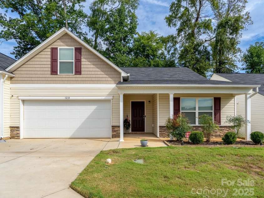 1219 Amberlight Circle, Salisbury, NC 28144.  MLS# CAR4295292, YatesRealty ID 34832. 