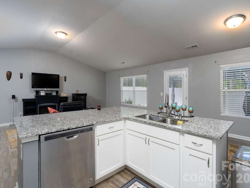 1219 Amberlight Circle, Salisbury, NC 28144.  MLS# CAR4295292, YatesRealty ID 34832. 