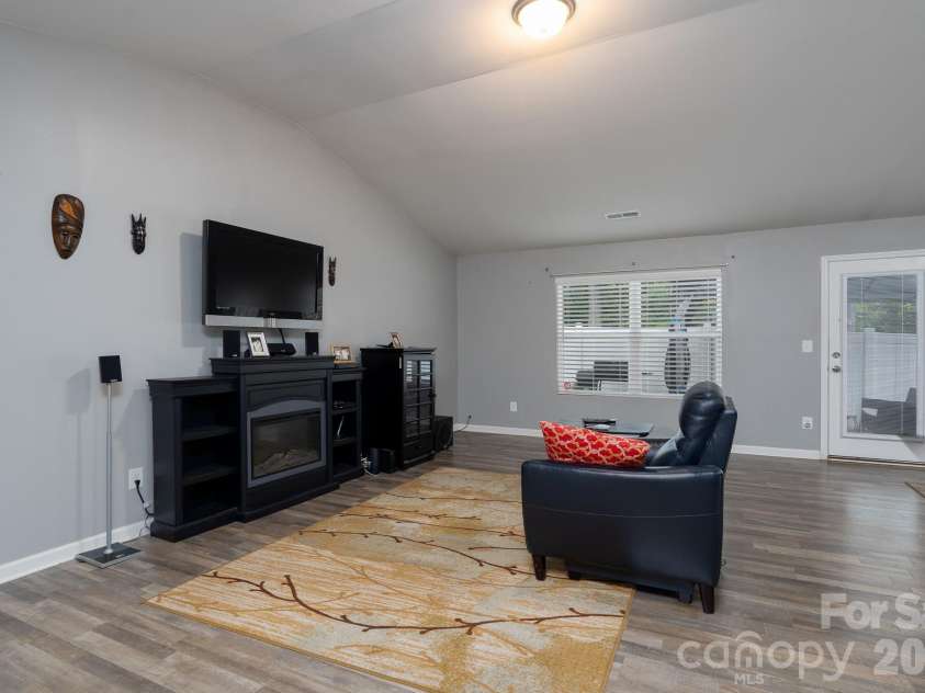 1219 Amberlight Circle, Salisbury, NC 28144.  MLS# CAR4295292, YatesRealty ID 34832. Family room