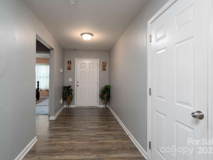 1219 Amberlight Circle, Salisbury, NC 28144.  MLS# CAR4295292, YatesRealty ID 34832. Foyer