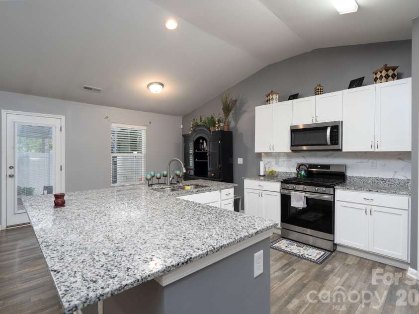 1219 Amberlight Circle, Salisbury, NC 28144.  MLS# CAR4295292, YatesRealty ID 34832. Kitchen