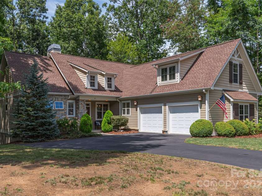 35 Sparkle Dun Drive, Biltmore Lake, NC 28715.  MLS# CAR4291424, YatesRealty ID 34833. 