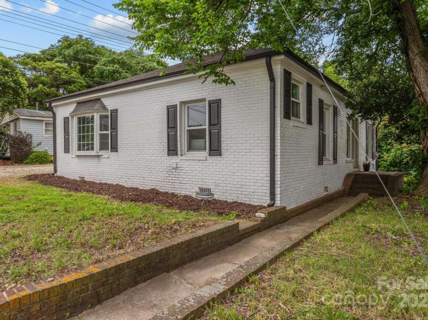 207 Eden Street, Davidson, NC 28036.  MLS# CAR4257551, YatesRealty ID 34834. 